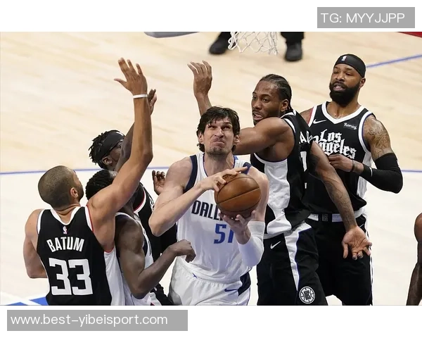 全队齐心协力专注训练独行侠官方分享精彩瞬间