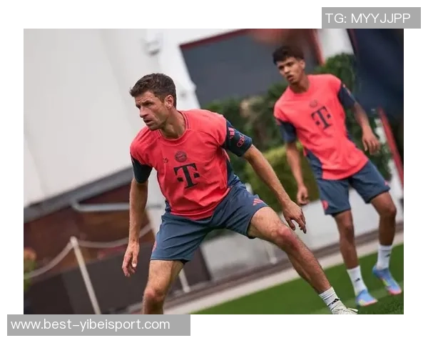 卡尔伤情恢复回归训练拜仁全队仅穆西亚拉缺席合练 卡尔伤情恢复回归训练拜仁全队仅穆西亚拉缺席合练